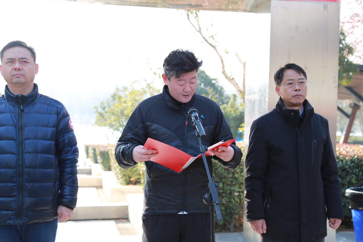 3公司工会主席、副总经理彦祺宣布比赛成绩.JPG